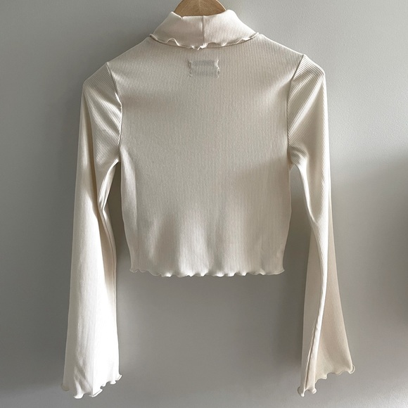 Urban Outfitters lettuce edge turtleneck - Picture 2 of 5